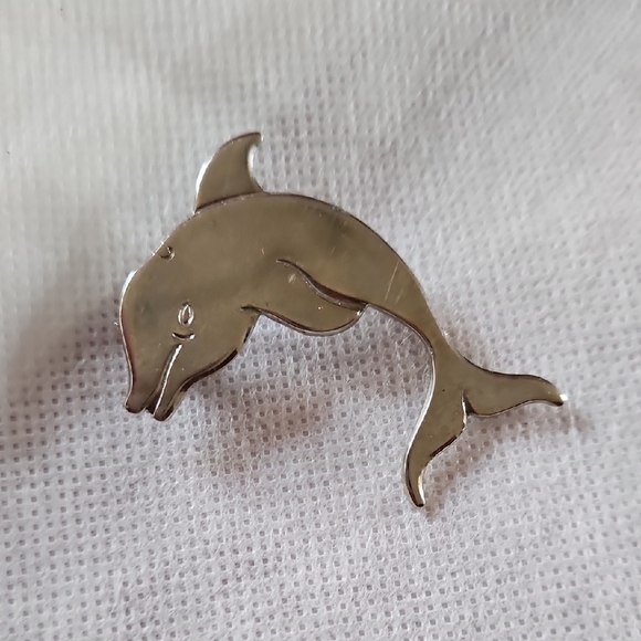 Silver Tone dolphin brooch, vintage 1990s - Picture 1 of 3
